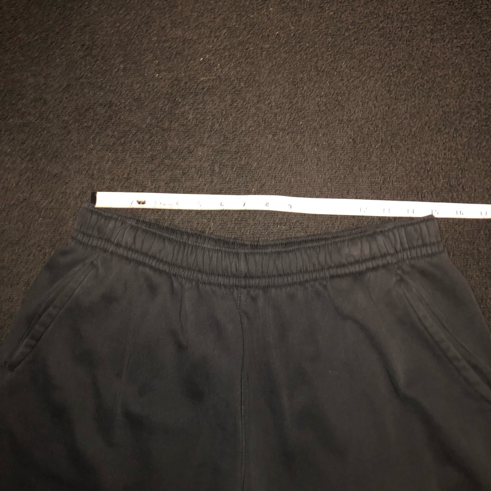 Nike Sweat-shorts. Size Large. Black Color. - Picture 3 of 10